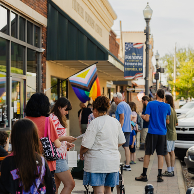 The EFF Art Walk is entirely walkable with most venues on Commercial Street in Downtown Emporia.