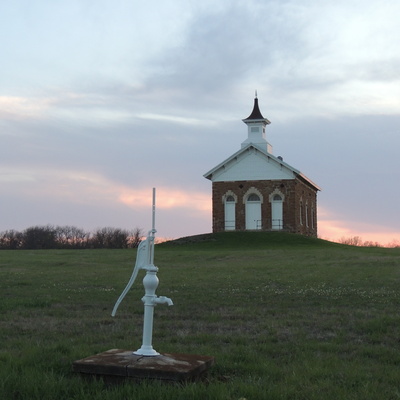 Arvonia School with original water pump
