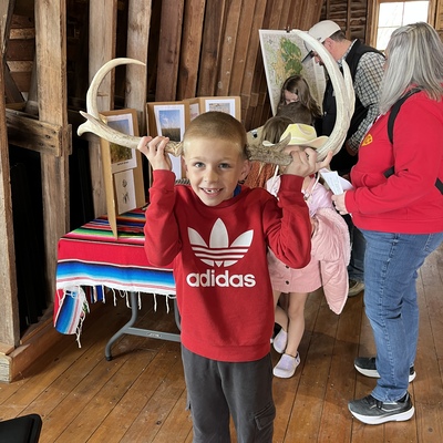 Children learn on school field trips